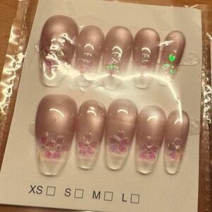 Petal Pop‎ Nail Set – Pre-Designed Press-On Charm